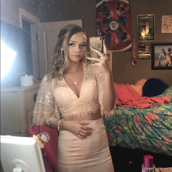 Selling this light pink prom dress - Picture 3 of 4